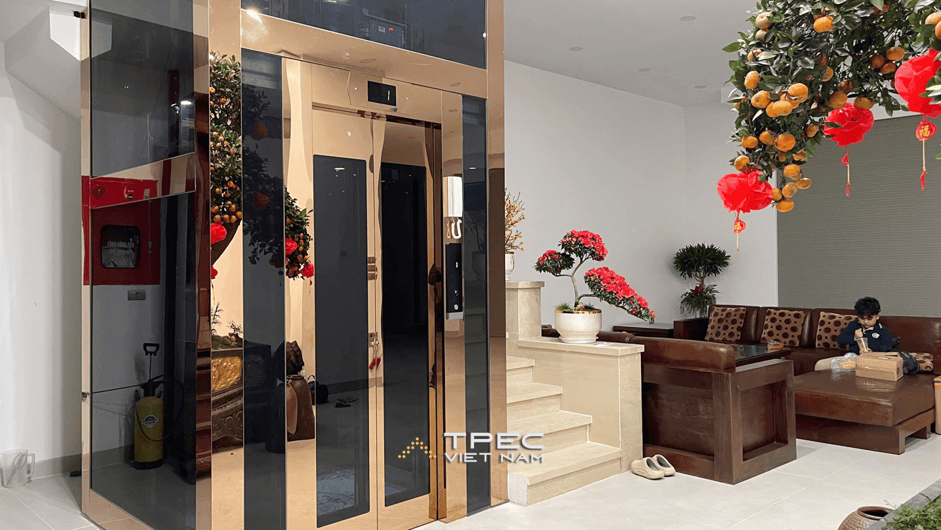 Tầng 1 dự án thang máy kính ốp inox gương đồng