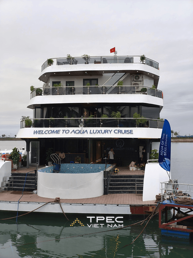 Du thuyền Aqua Luxury Cruise neo bến vịnh Hạ Long, nơi lắp đặt thang máy TPEC