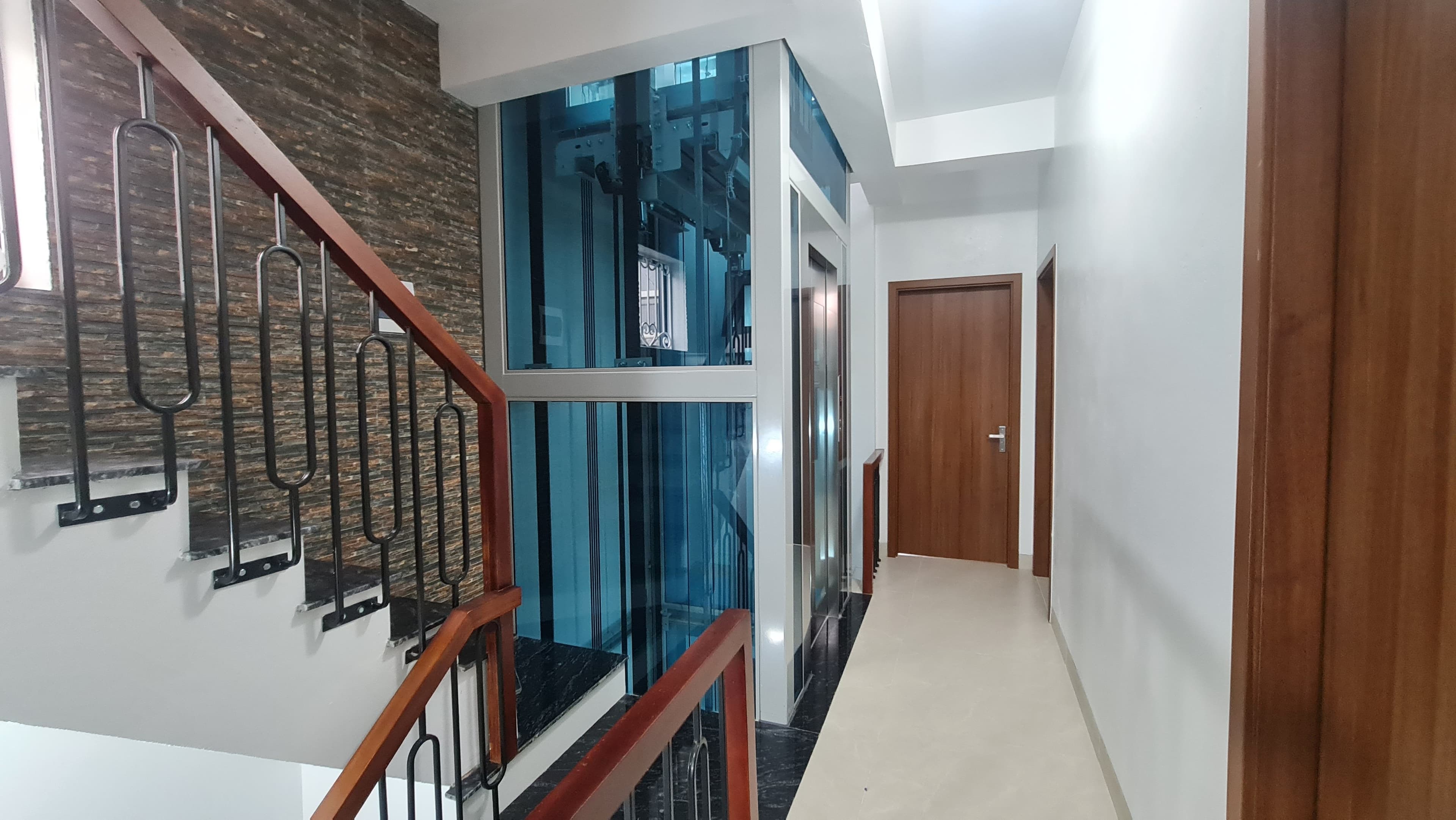 Thang máy kính 450kg hố phủ bì 1700x1600
