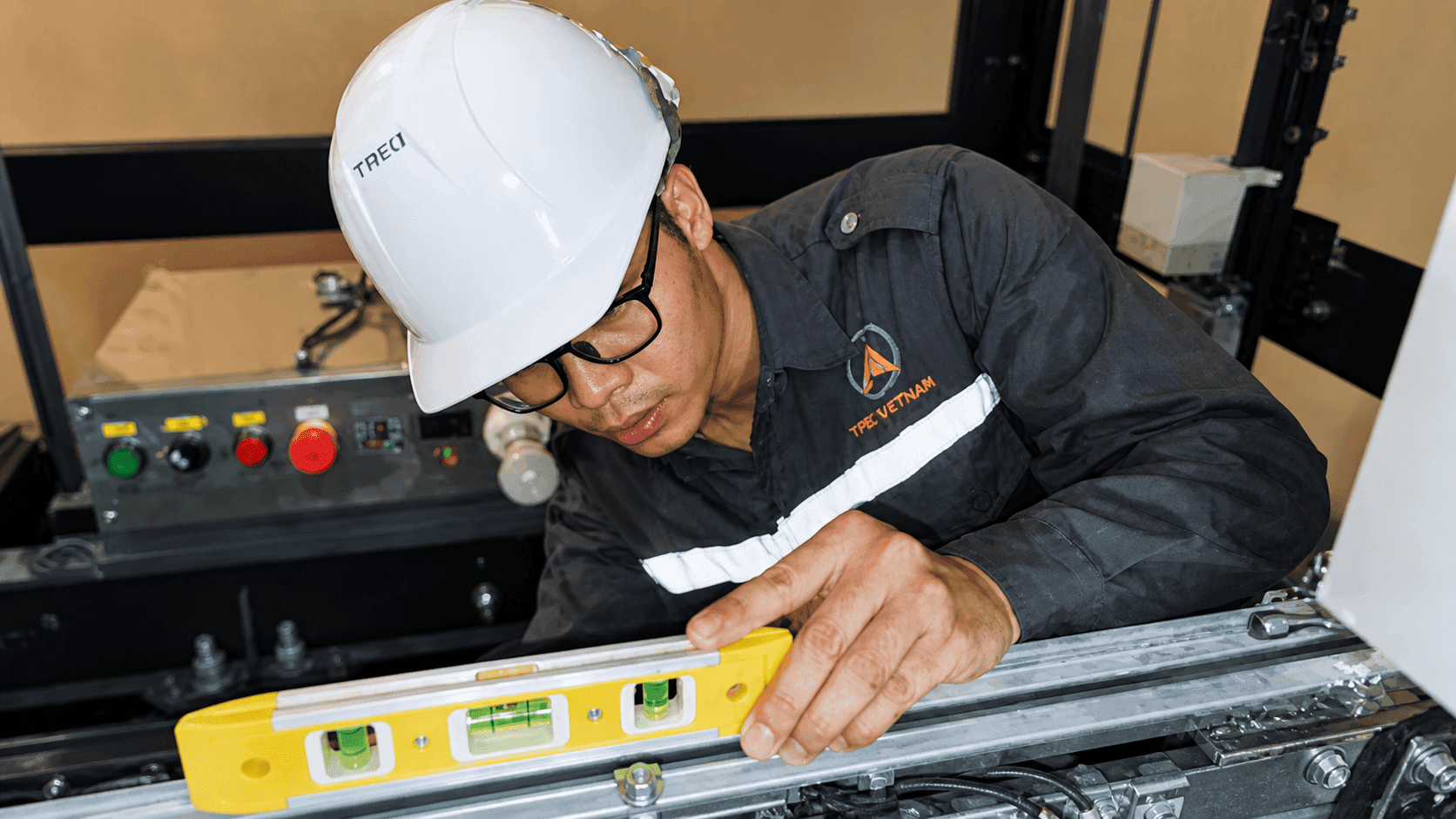 12+ bước kiểm tra chất lượng thi công lắp đặt thang máy