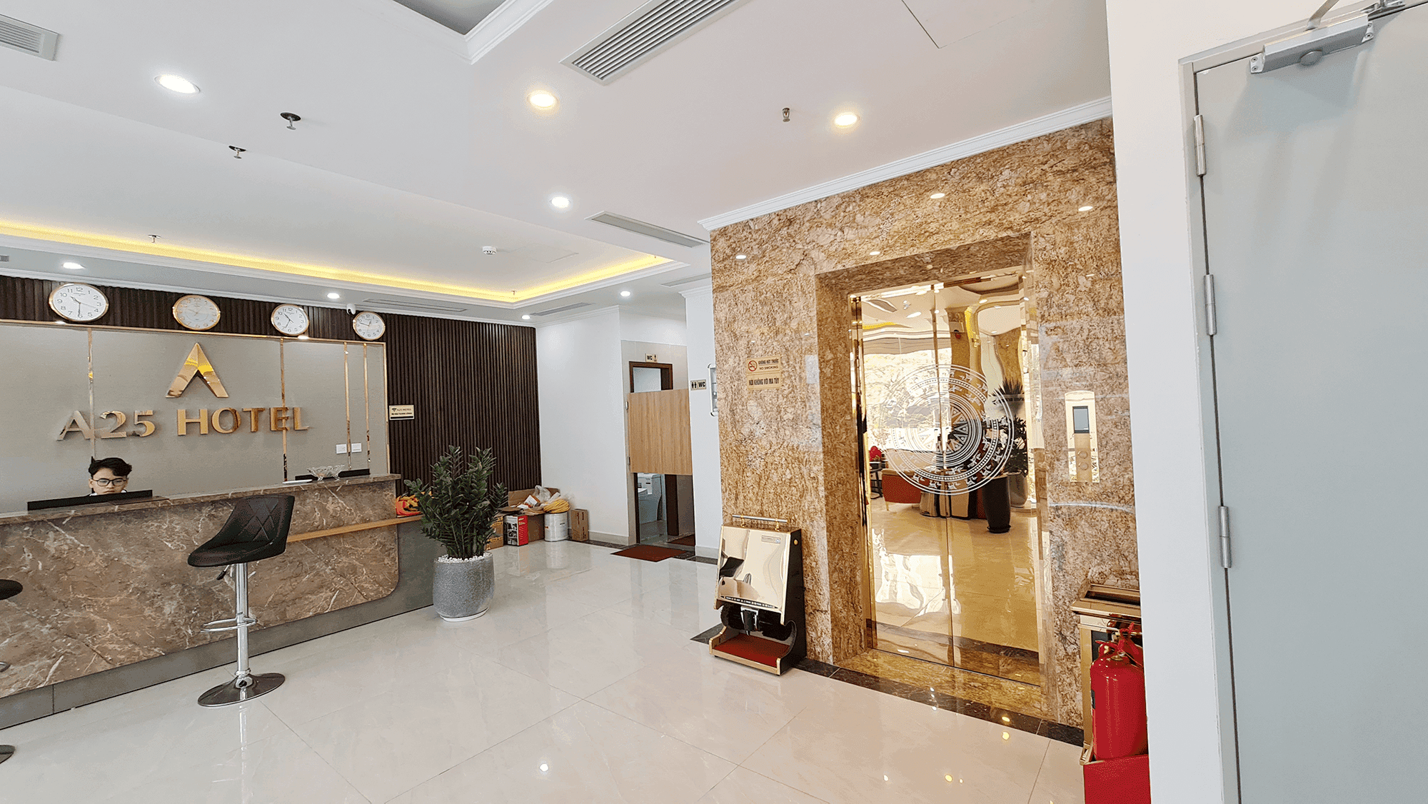 Thang máy tải khách