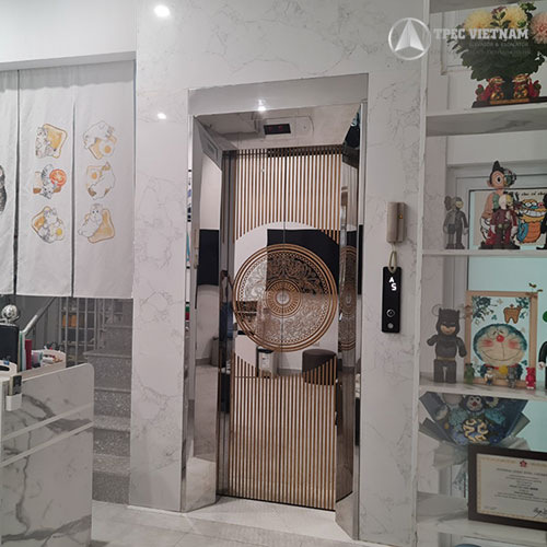Mẫu thang máy gia đình trắng