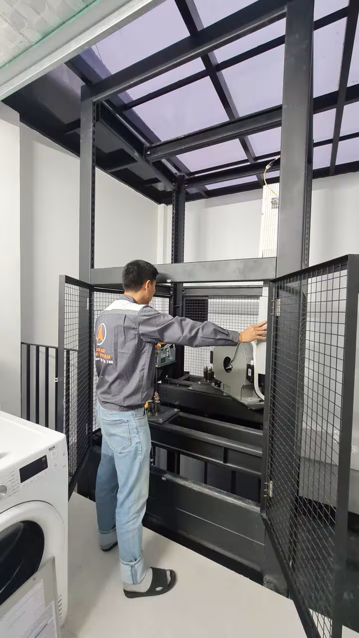 Lắp đặt thang máy kính tại hà đông