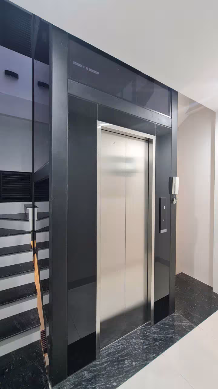 Thang máy kính khung thép sơn tĩnh điện