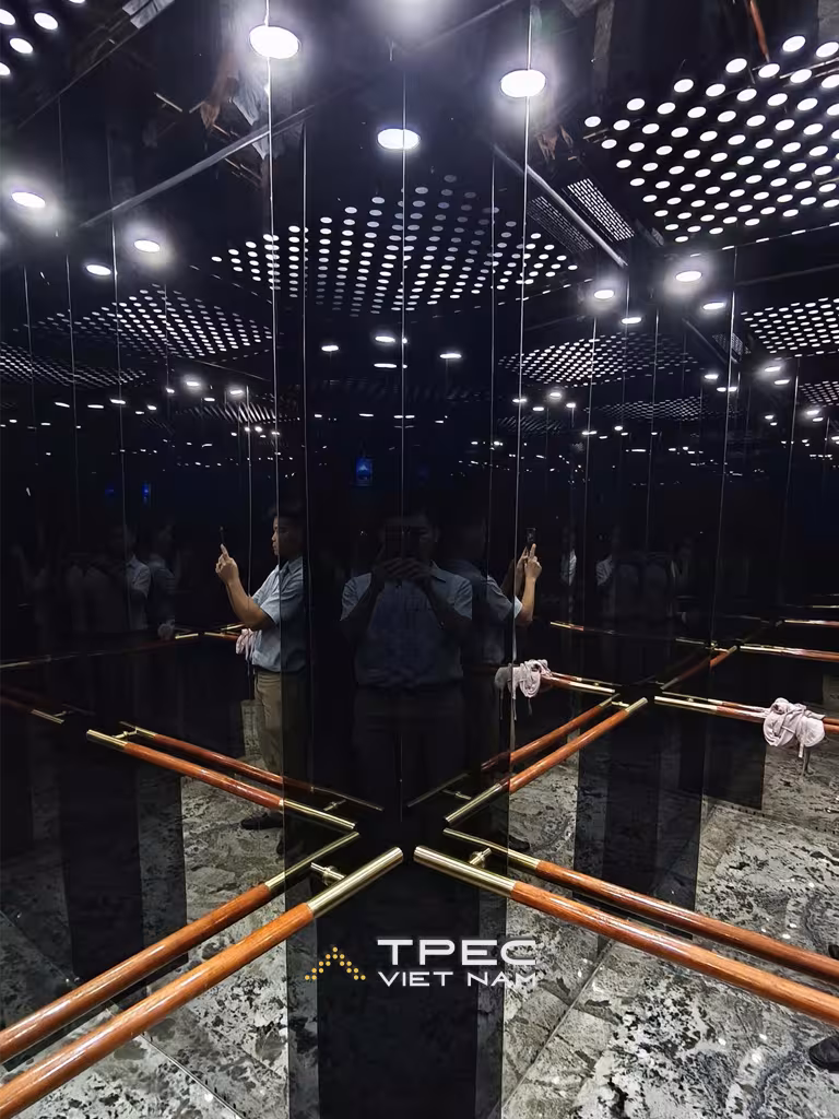 Cabin thang máy Inox gương đen sang trọng cho tàu du lịch