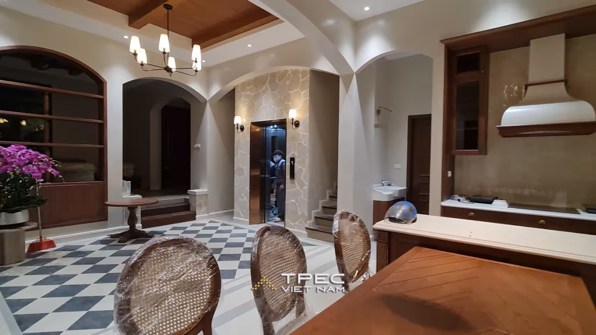Lựa chọn tone màu cửa thang máy hợp nội thất