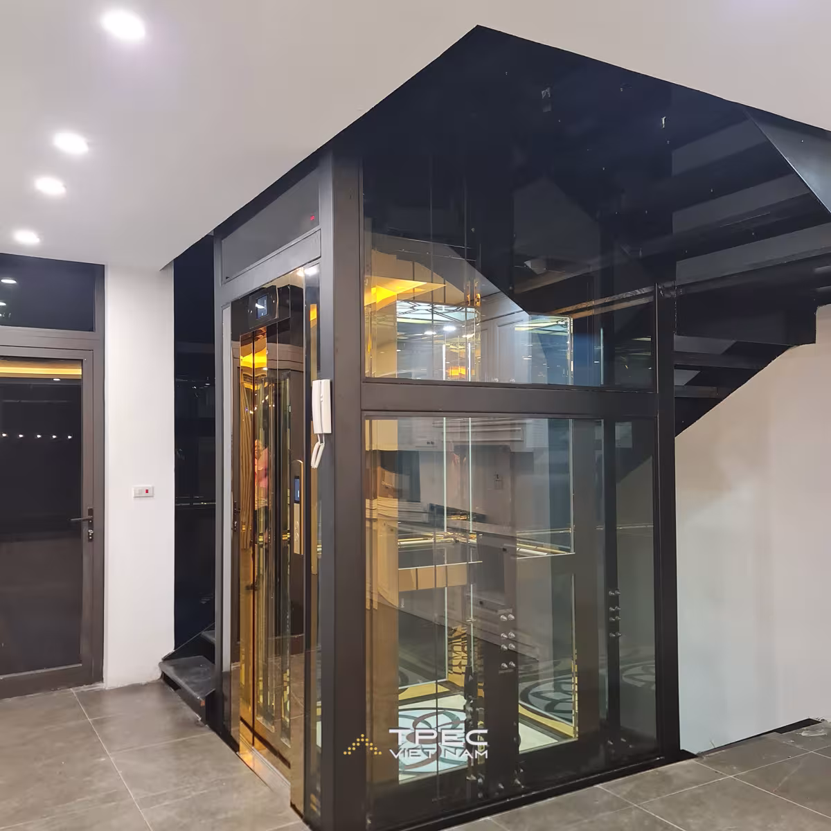 Lắp đặt thang máy kính  630kg Cabin vàng
