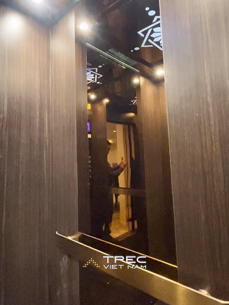 Vật liệu vách cabin thang máy laminate vân gỗ