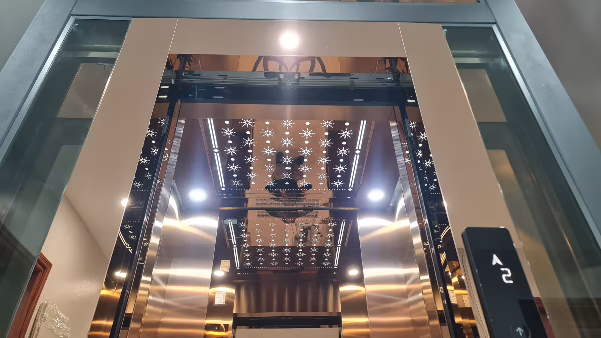 Cabin inox mạ màu đồng sang trọng