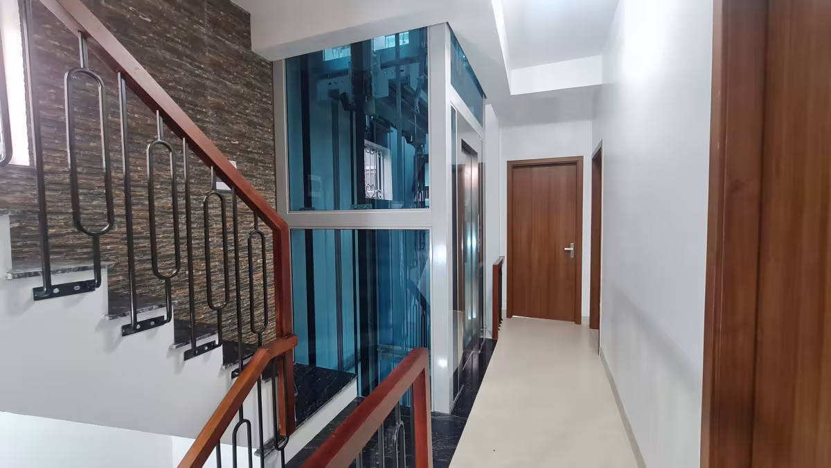 Thang máy kính 450kg hố phủ bì 1700x1600