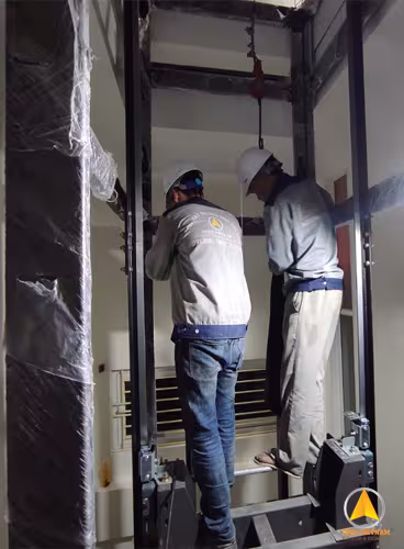 Khung thép chấn định hình trong quá trình lắp dựng