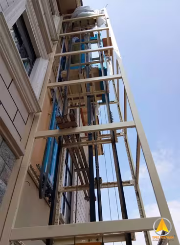 Khung thép chấn định hình lắp ngoài trời màu cafe