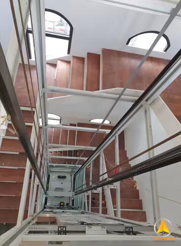 khung-thep-chan-dinh-hình