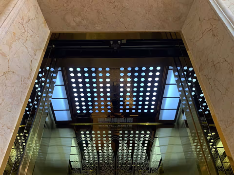 Cabin vàng thang máy fuji