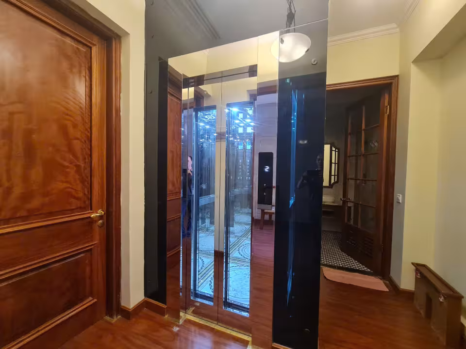 góc nhìn từ trong cabin ra không gian xung quanh