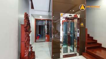 Ốp vách kính thang máy