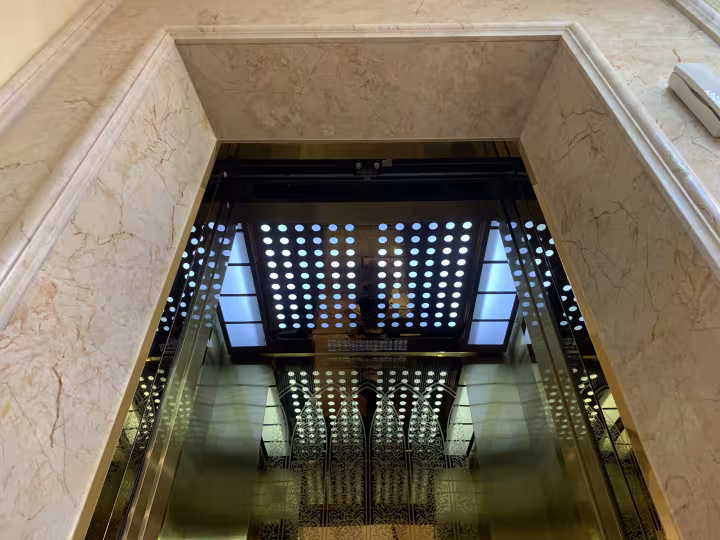 Cabin thang máy 450kg Inox vàng