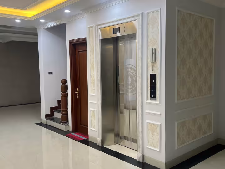 Thang máy gia đình 450kg cửa 700