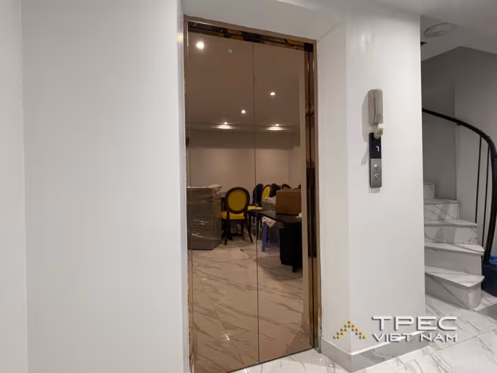 Thang máy tải khách - Khách sạn Phố cổ Hội Vũ